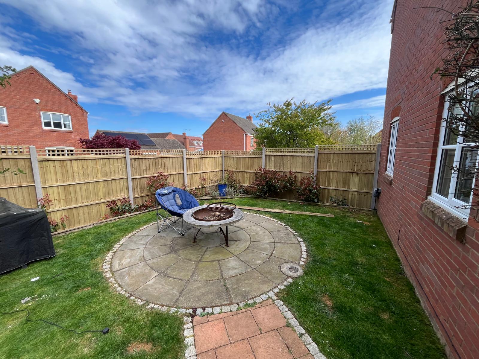 Circular patio with lawn project photo